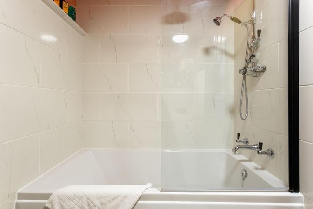 Seaside Escape Apartment Portsmouth Ngoại thất bức ảnh